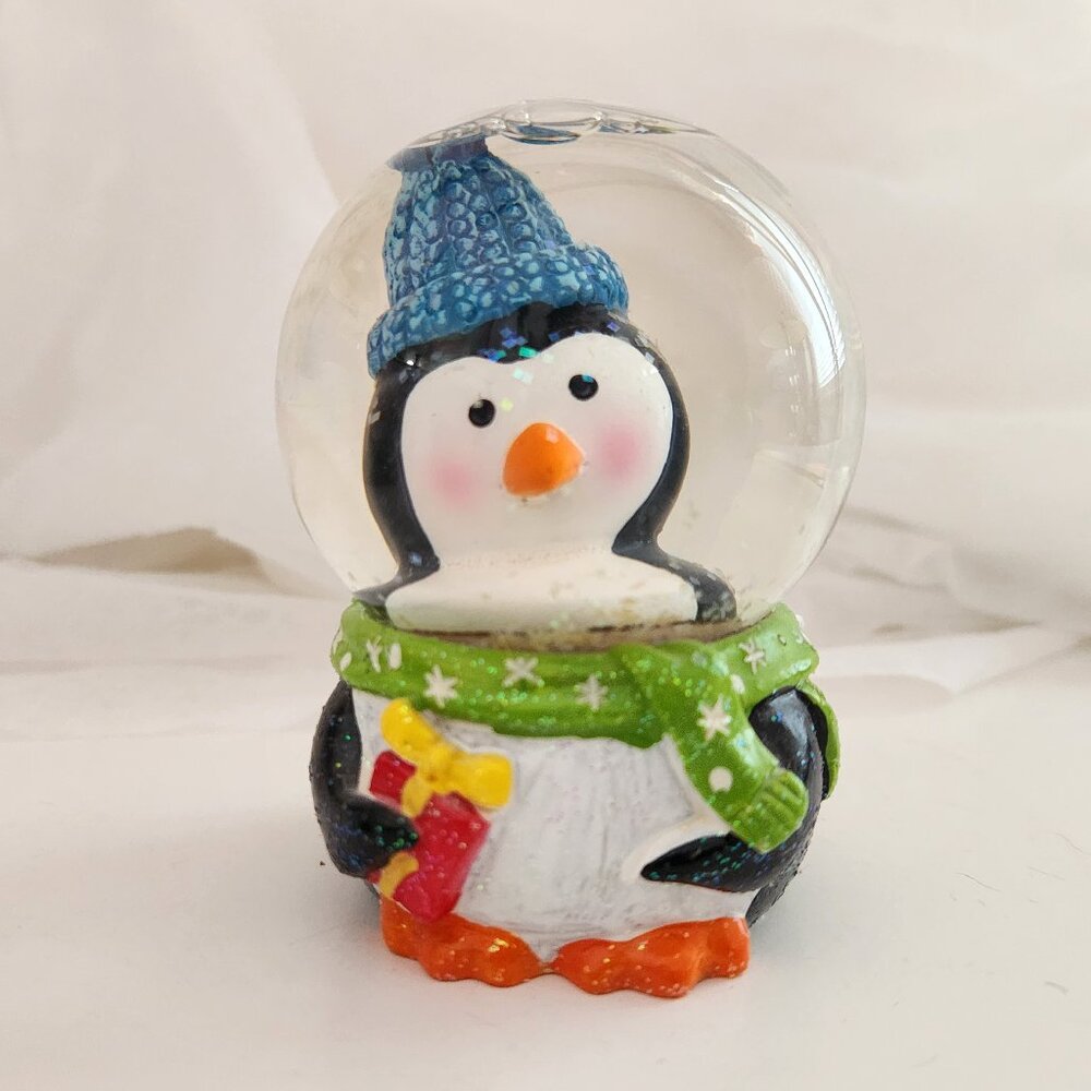 Penguin Snow Globe *AS IS*